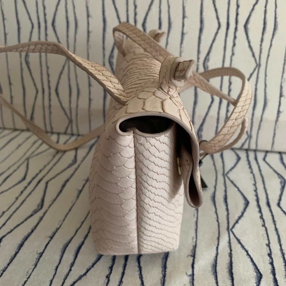 Vera New York Crossbody Bag In Blush - Picture 6 of 13
